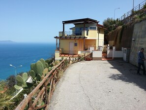 Exterior - BREATHTAKING VIEW, SPECTACULAR SUNSETS IN FRONT OF THE AEOLIAN ISLANDS   (Sicilia)