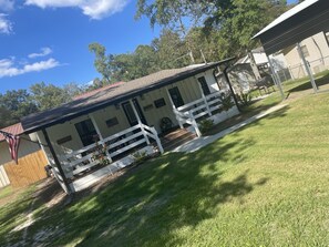 Exterior - Reel Life Lakehouse - Boat Ramp in Neighborhood (Broaddus)