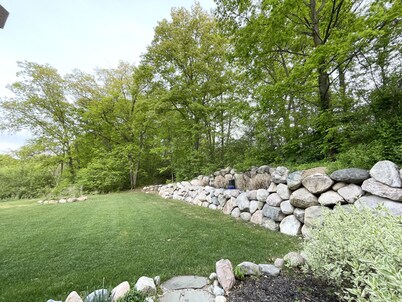 2BR Family-Sized Lower Suite with Private Entrance & Big Backyard. Pet-Friendly!