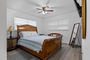 Room - Relaxing House with Screen Porch (Vero Beach)