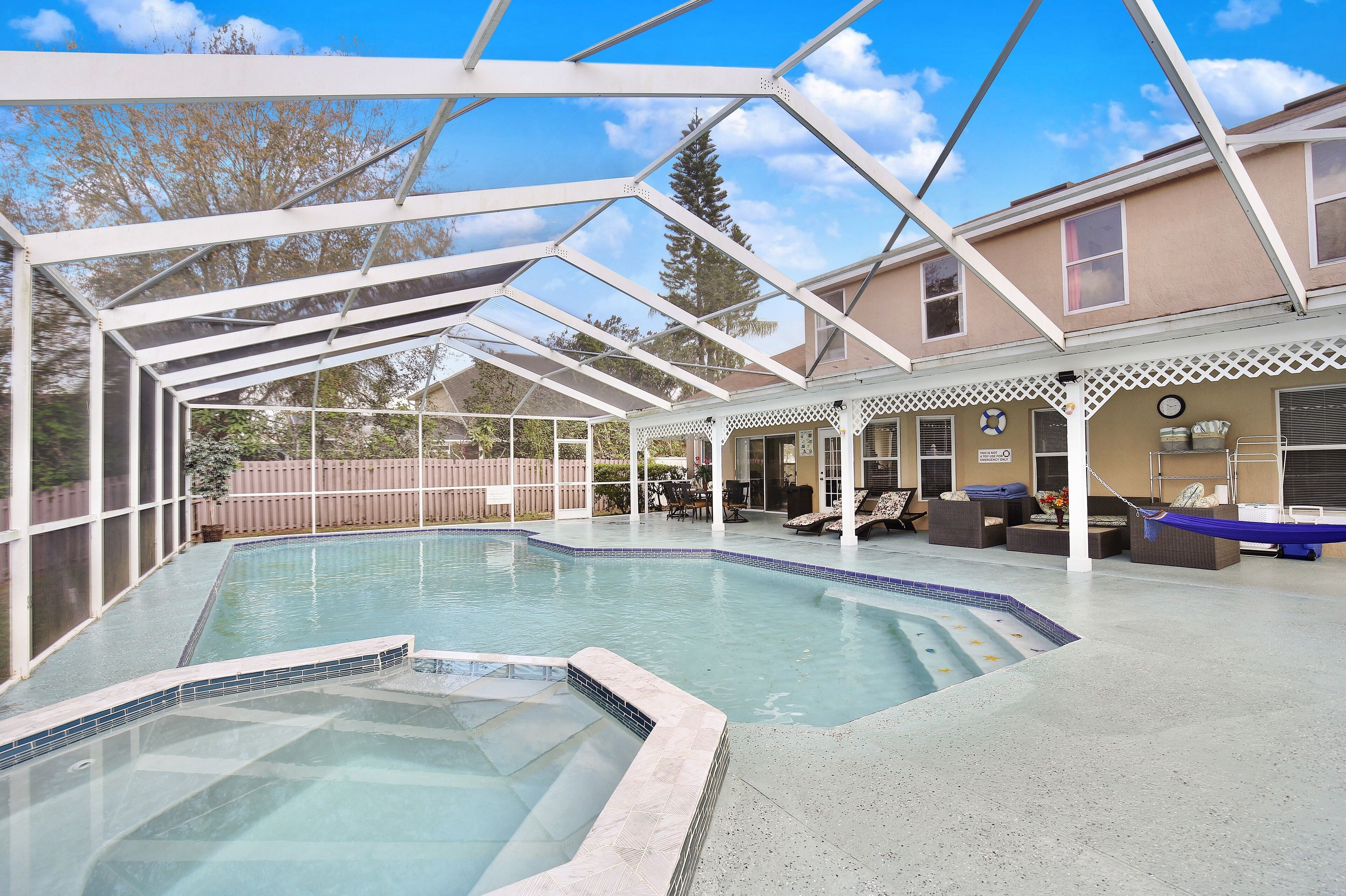 Awesome Villa!! 5-Bedroom Pool Home.