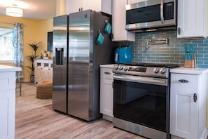 Fridge, microwave, oven, stovetop - Relax in the Heart of Merritt Island (Merritt Island)