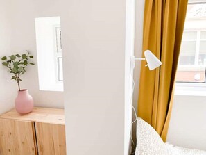 2 Schlafzimmer, Schreibtisch, Bügeleisen/Bügelbrett, WLAN