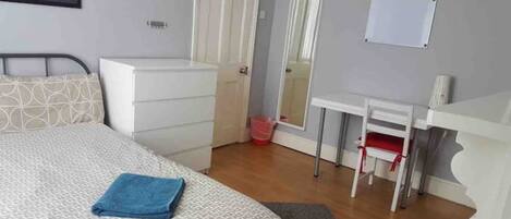 1 bedroom, desk, free WiFi