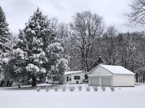 Exterior - River view getaway (Warren)