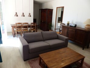 Living area - Villa La Seyne in a pine forest 200 m from the beach (La Seyne-sur-Mer)