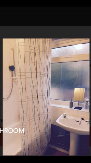 Shower, hair dryer, towels, soap - MASTER BEDROOM IN ❤️ OF LEICESTER (Leicester)