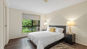 3 bedrooms, free WiFi, bed sheets