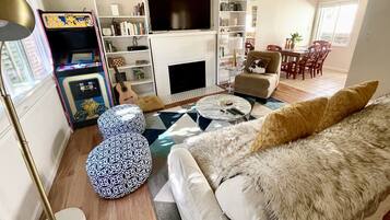 Smart TV, video games