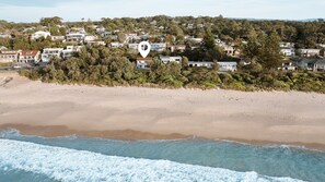 On the beach - Daybreak Mollymook - Step from your door, onto the sand of Mollymook Beach (Mollymook Beach)