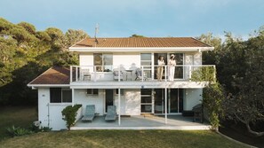 Exterior - Daybreak Mollymook - Step from your door, onto the sand of Mollymook Beach (Mollymook Beach)