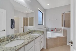 Ensemble douche/baignoire, serviettes fournies, papier toilette