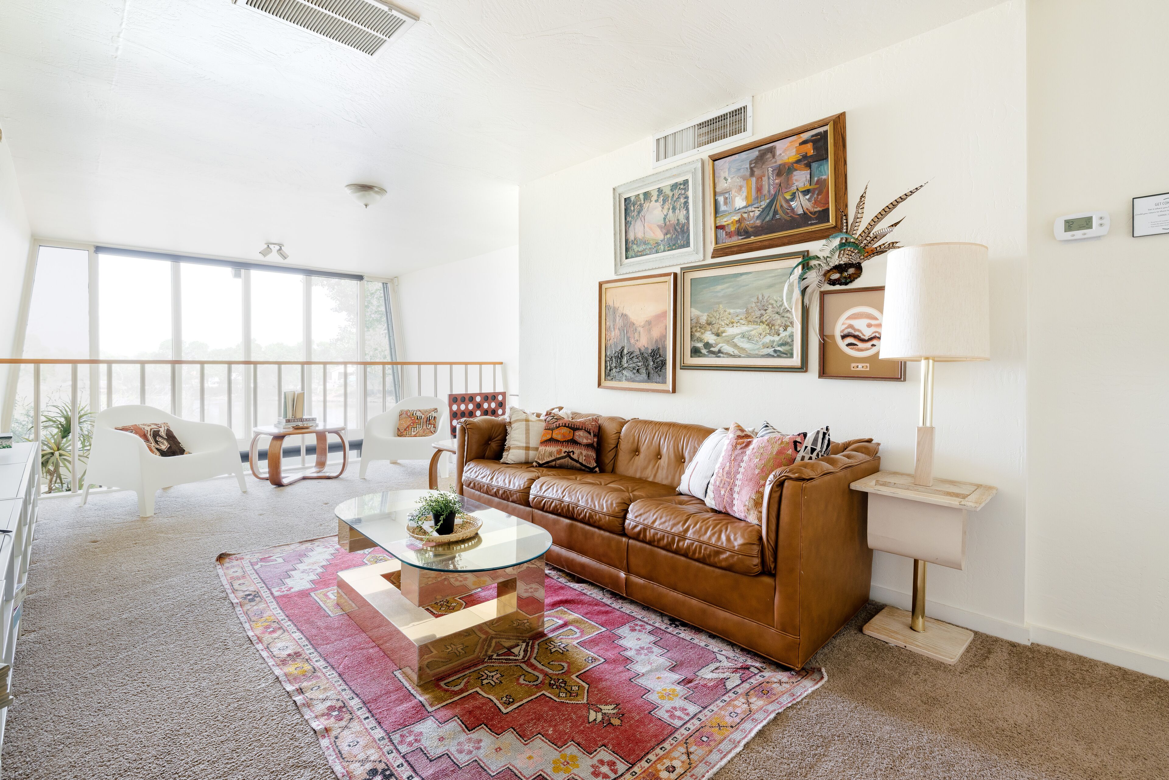 Smart TV, books, stereo