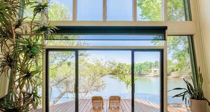 Waterfront A-Frame w/Mtn View, Pool, <15min to Old Town, Jerome, Vineyards