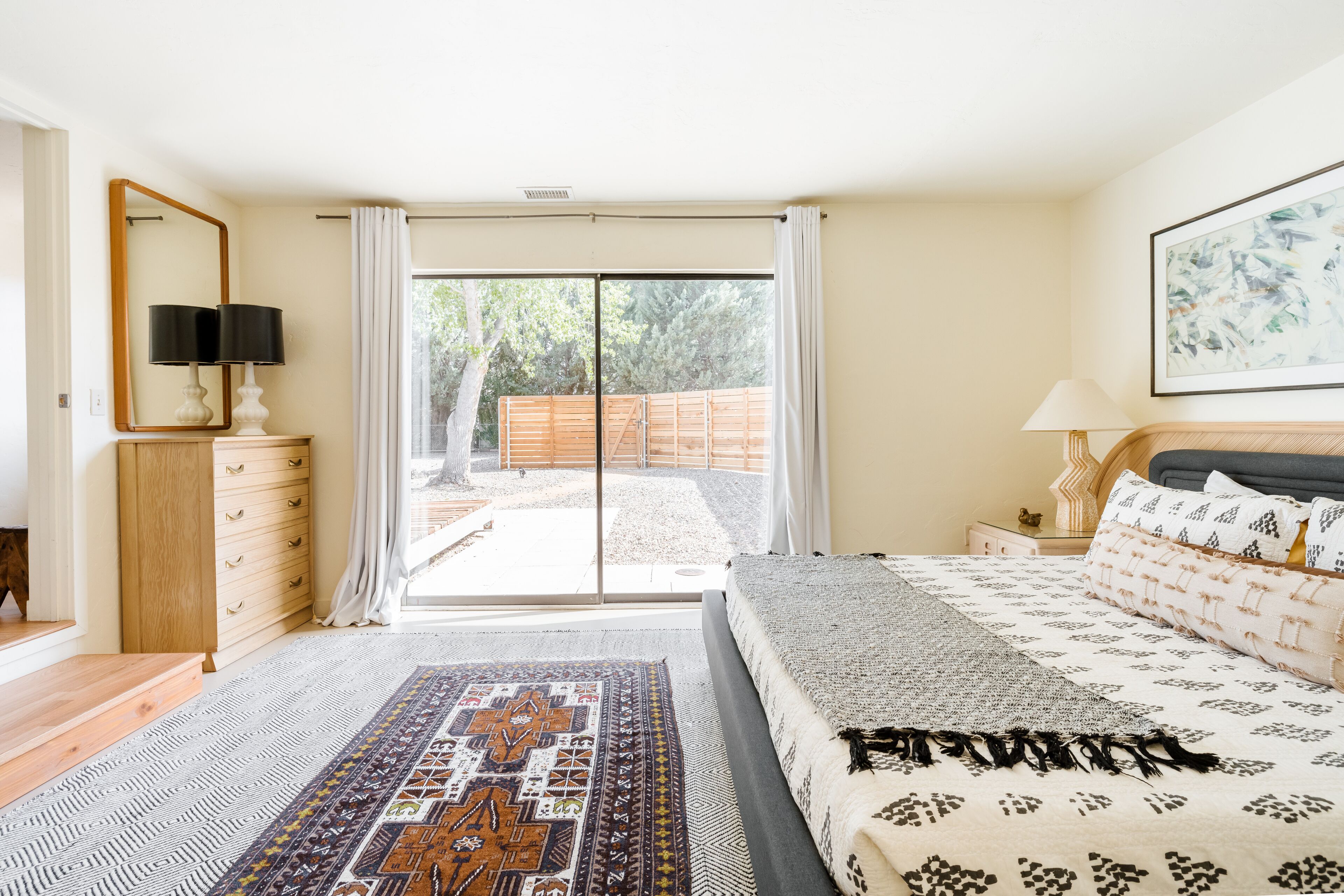 3 室のベッドルーム、アイロン / アイロン台、WiFi (無料)、ベッドシーツ