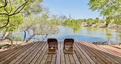 Waterfront A-Frame w/Mtn View, Pool, <15min to Old Town, Jerome, Vineyards
