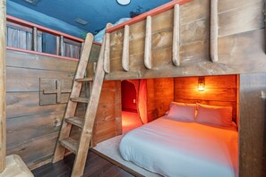 12 Schlafzimmer, Bügeleisen/Bügelbrett, Reisekinderbett