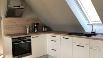 Fridge, stovetop, dishwasher, coffee/tea maker