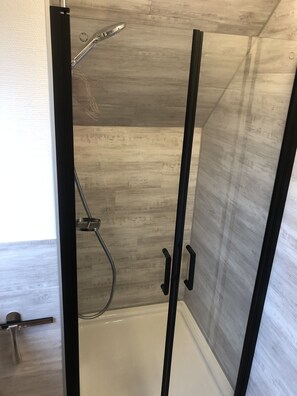 Shower, soap, toilet paper - Vacation apartment at the stork's nest near the Baltic Sea/Zingst/Darß (Kenz-Küstrow)