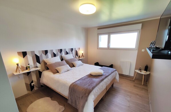 3 bedrooms, iron/ironing board, travel cot, free WiFi