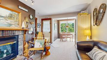 Televisión, reproductor de DVD, libros y videoteca