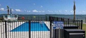 Sound-front beauty minutes from beach & pier with private washer/dryer & patio