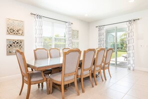 Dining - Arcade/Ping Pong/Private Pool and Spa/Onsite Cafe/Bar/Themed  (Kissimmee)