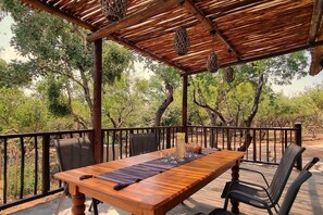 Outdoor dining - Greater Kruger View - Luxury Bush Villa at Kruger National Park (Marloth Park)