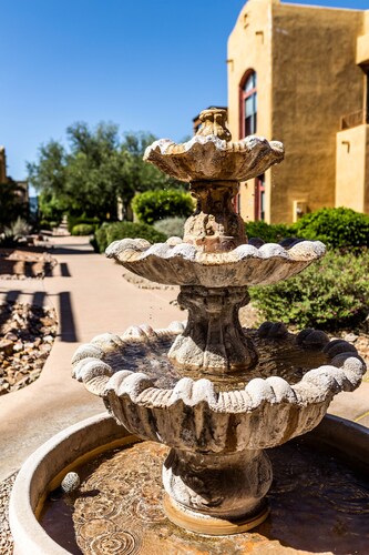 Brand New 2 Bedroom, 2 Bath Condo with pool and gym