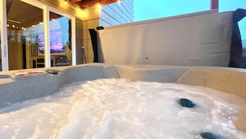 Tina de hidromasaje al aire libre