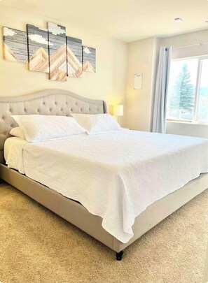 2 室のベッドルーム、デスク、アイロン / アイロン台、WiFi (無料)