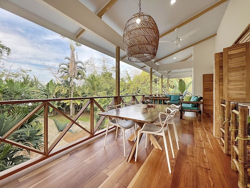 Beachfront Villa Casa Blanca with Private Pool, AC in Playa Negra Puerto Viejo