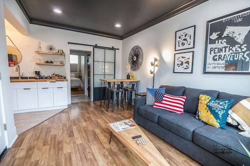 Modern Escape Downtown Hotspot Near Hospitals