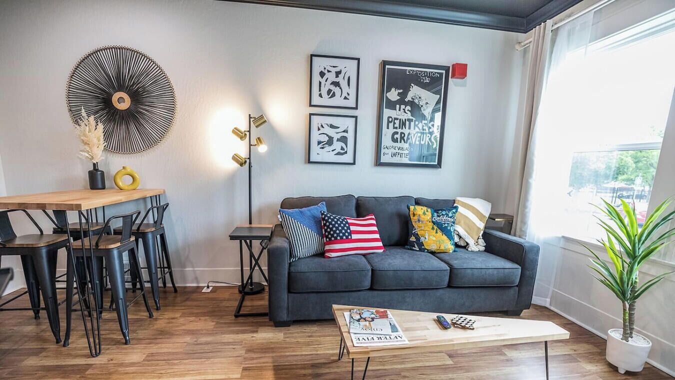 Downtown Dwelling 1616 | A Modern Escape - 레딩