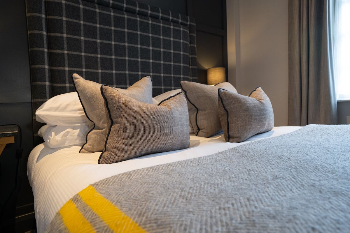 classic double room | 1 bedroom, egyptian cotton sheets, premium bedding, desk