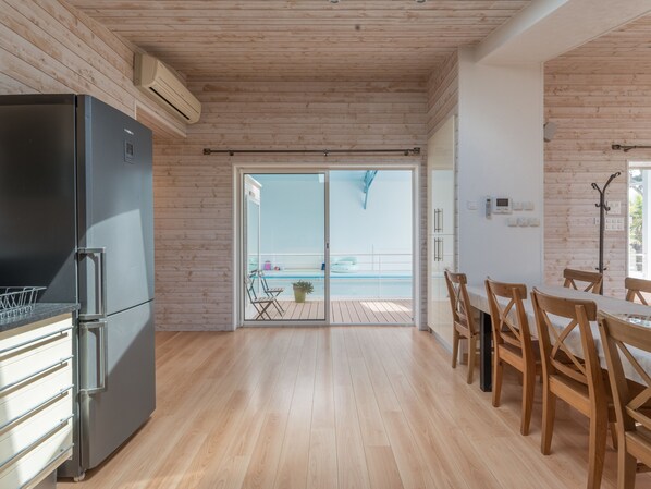 Dining - Le Zen - Sauna - Piscine intérieure (Saint-Hilaire-de-Chaléons)