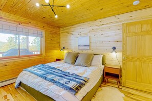 2 bedrooms, internet, bed sheets - Spacious dog-friendly cabin with fireplace, mountain view, washer/dryer, & WiFi (Fairplay)