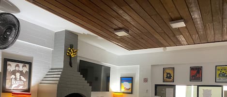 Fridge, microwave, oven, cookware/dishes/utensils