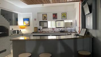 Dormitório compartilhado básico, em dormitório misto, para não fumantes | Cozinha compartilhada | Geladeira, micro-ondas, fogão, talheres/pratos/utensílios de cozinha