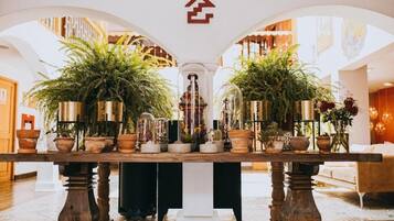 Een 52-inch ledtelevisie met kabelzenders en televisie