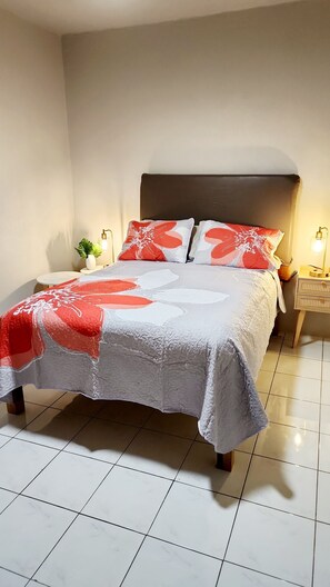 2 makuuhuonetta, silitysrauta/-lauta, ilmainen Wi-Fi, vuodevaatteet