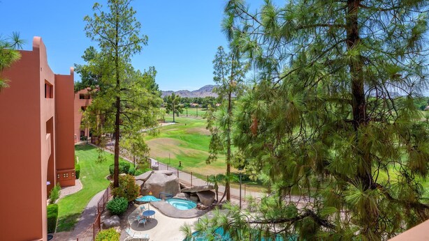 A resort with a swimming pool, a golf course, and a mountainous backdrop. - CASA DE LA VIDA - Anasazi Village - Golf View (Phoenix)