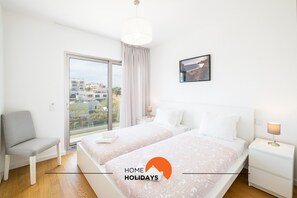 2 bedrooms, iron/ironing board, free WiFi