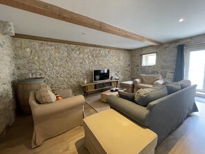 Fernseher, Tischfußball