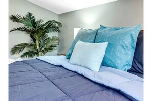 3 bedrooms, desk, iron/ironing board, free WiFi