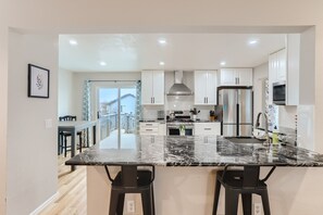 Fridge, microwave, oven, stovetop - NEW Spacious Home Near Old Town Parker/Tech Ctr (Parker)