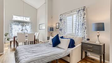 5 Schlafzimmer, Schreibtisch, Bügeleisen/Bügelbrett, kostenloses WLAN