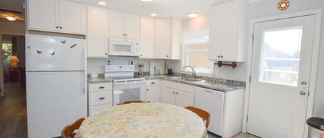 Kühlschrank, Mikrowelle, Geschirrspüler