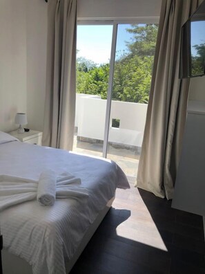 5 slaapkamers, een strijkplank/strijkijzer, gratis wifi, beddengoed