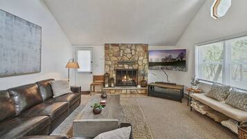 Smart TV, fireplace